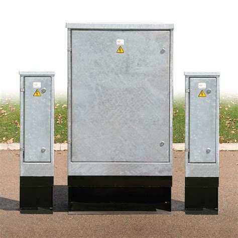 freestanding feeder pillar